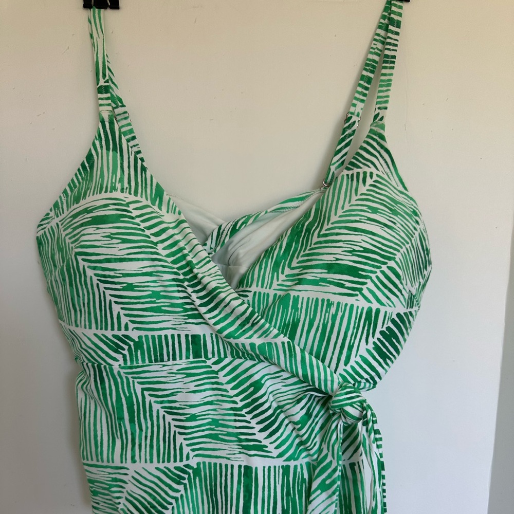Calia green and white print cropped tankini top size large